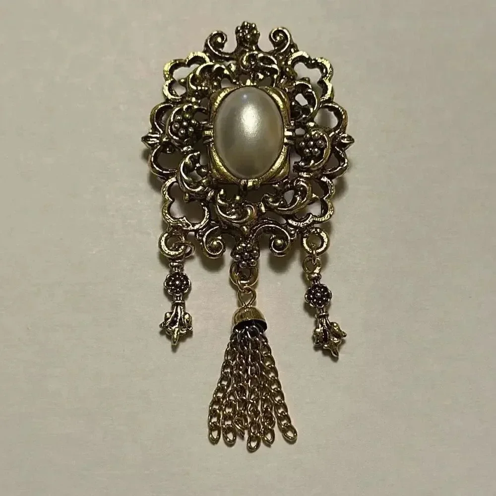 Vintage Gold Tone Faux Pearl Brooch